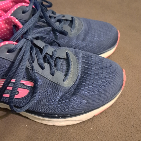 Skechers Running Shoes - Picture 6 of 9